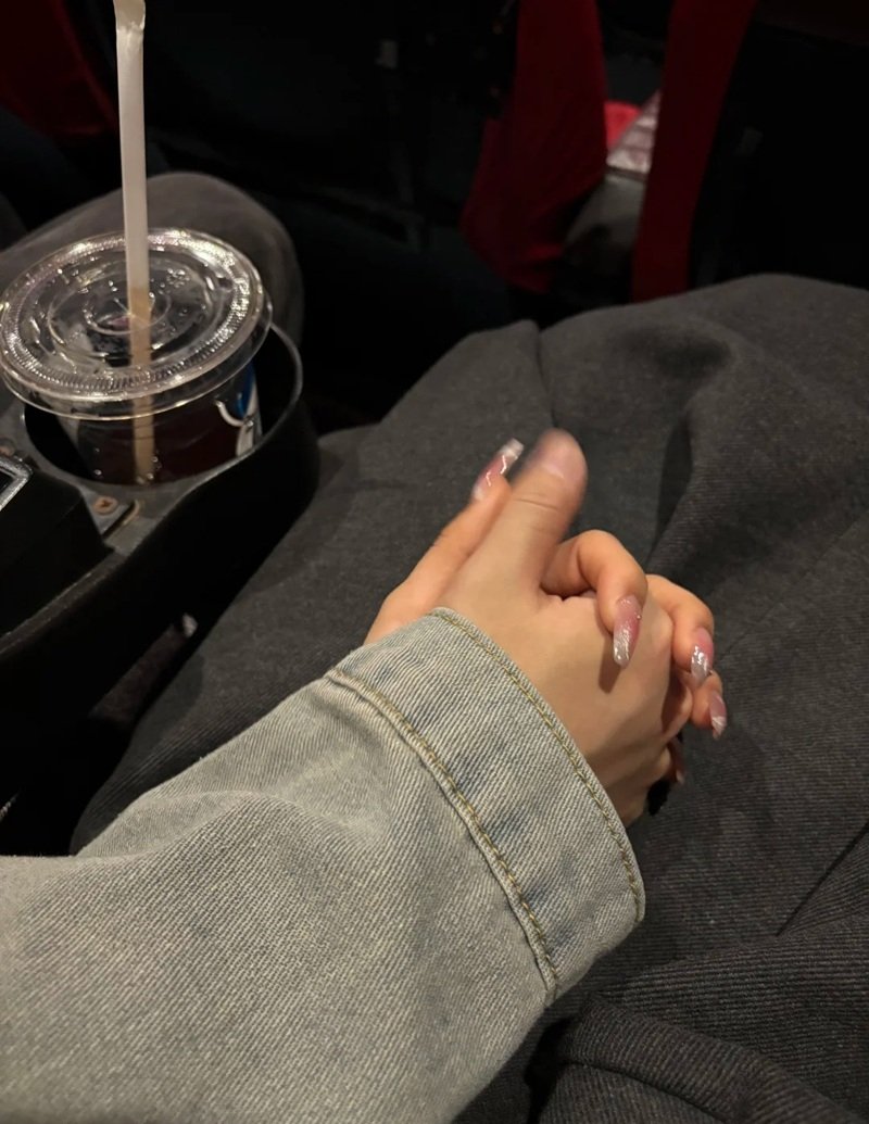 ảnh nắm tay người yêu 13