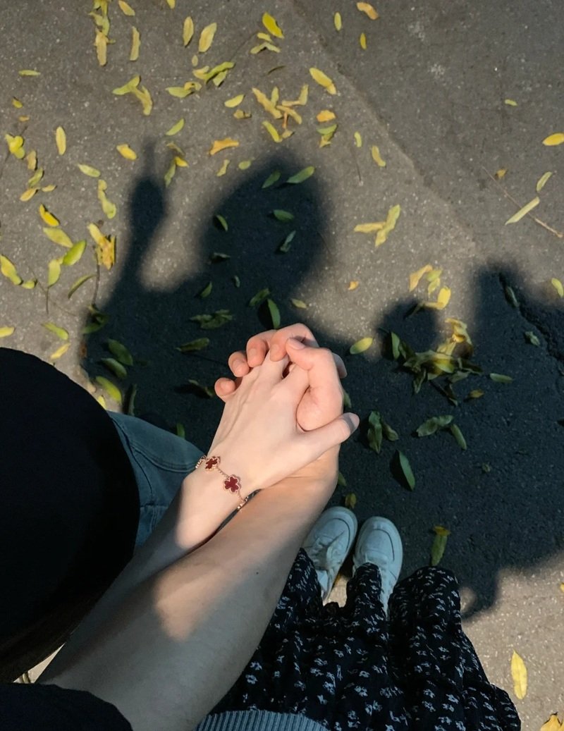 ảnh nắm tay người yêu 16