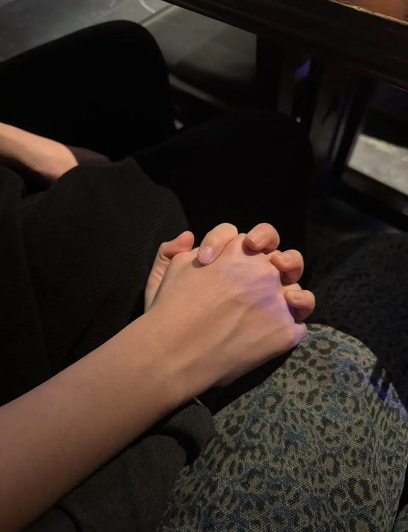 ảnh nắm tay người yêu 17