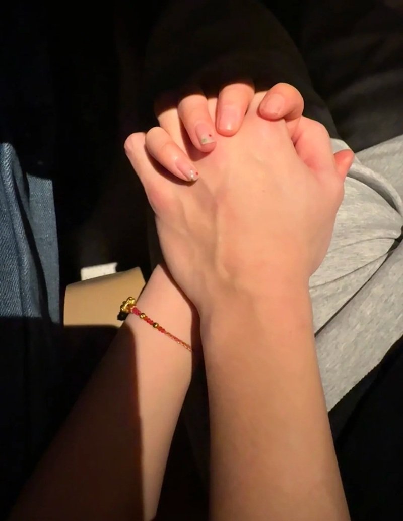 ảnh nắm tay người yêu 22