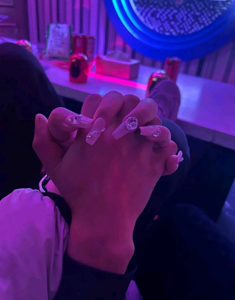 ảnh nắm tay người yêu 6