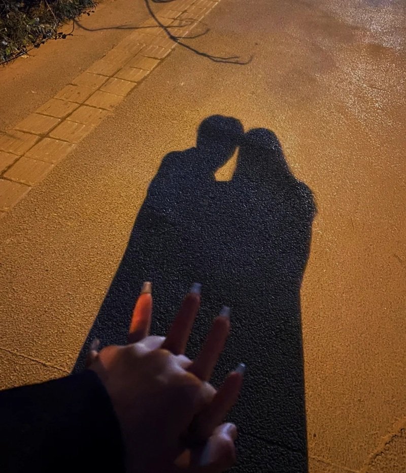 ảnh nắm tay người yêu 7