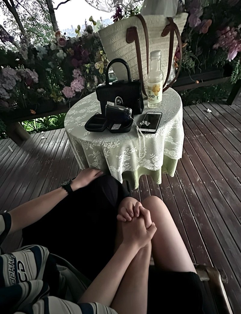 ảnh nắm tay người yêu 9