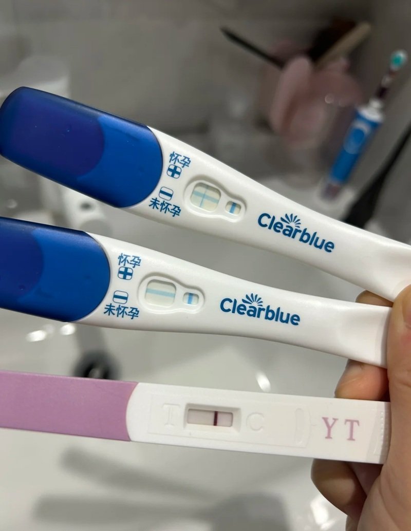 ảnh que thử thai 2 vạch 18