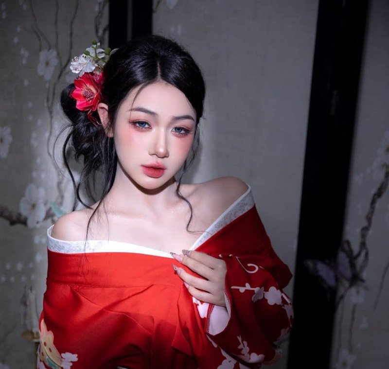 ảnh trần hà linh 23