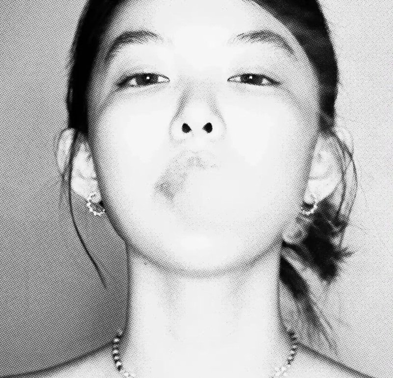 avatar đen trắng buồn 1