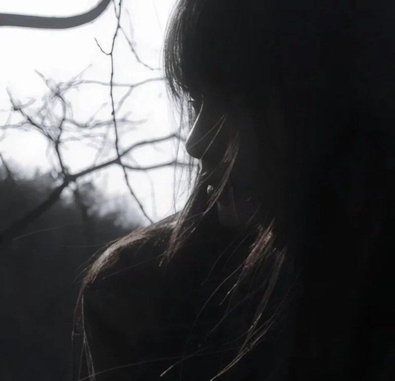 avatar đen trắng buồn 18