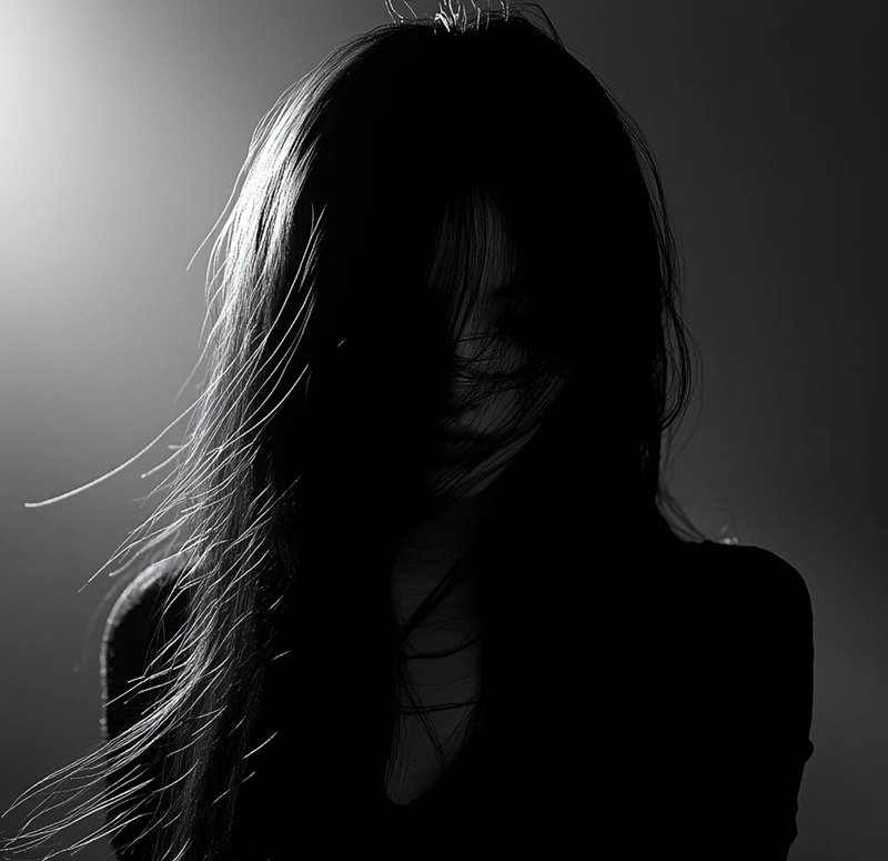 avatar đen trắng buồn 29