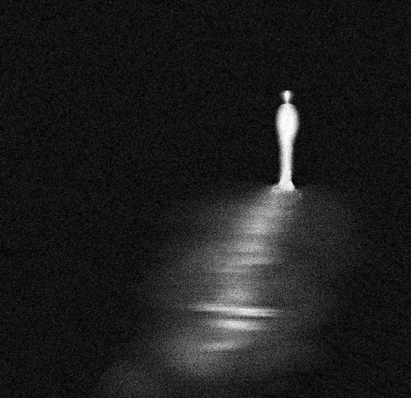 avatar đen trắng buồn 30