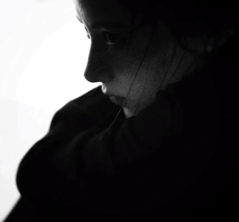 avatar đen trắng buồn 4