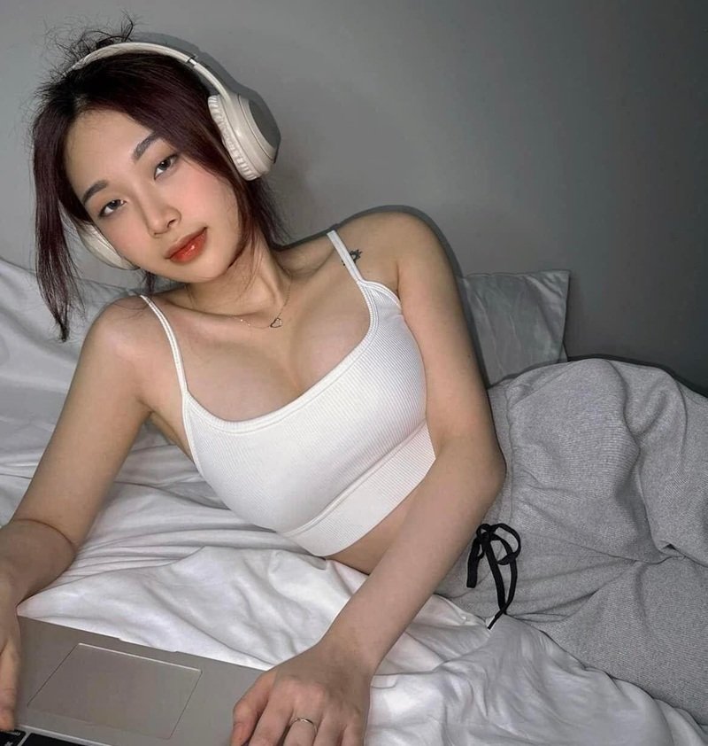 gái xinh khoe ngực​ 10