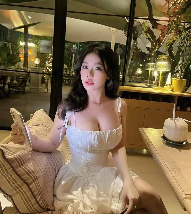 gái xinh khoe ngực​ 39