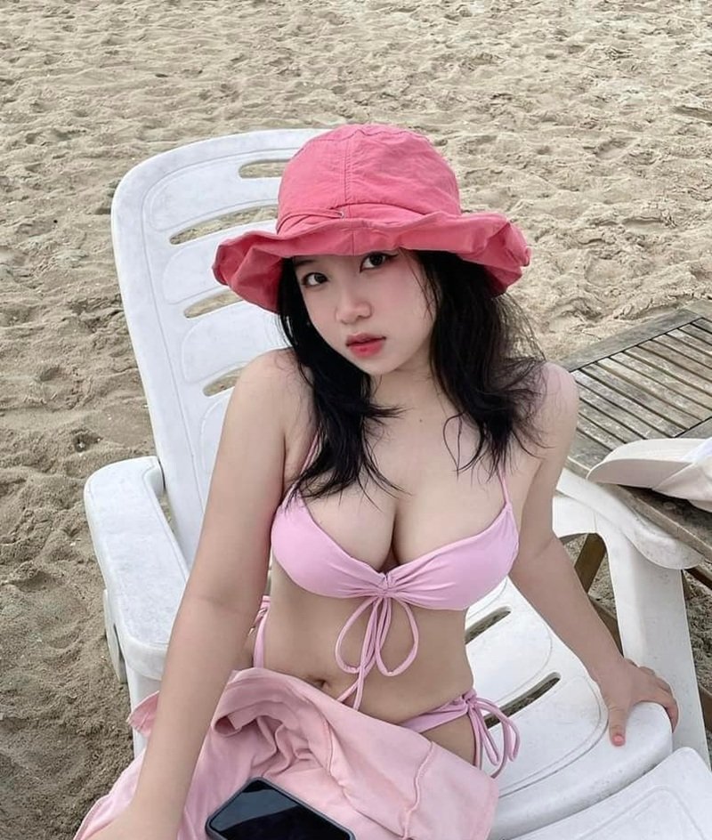 gái xinh khoe ngực​ 5