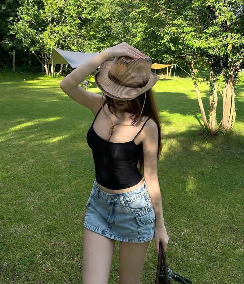 Ảnh gái xinh ngực to tạo dáng tự nhiên