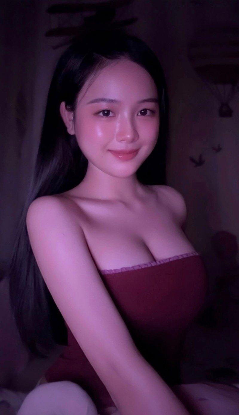 gái xinh ngực to​ 20