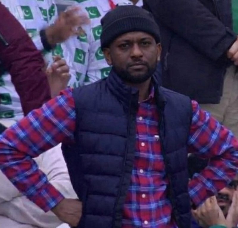 meme chống nạnh 8