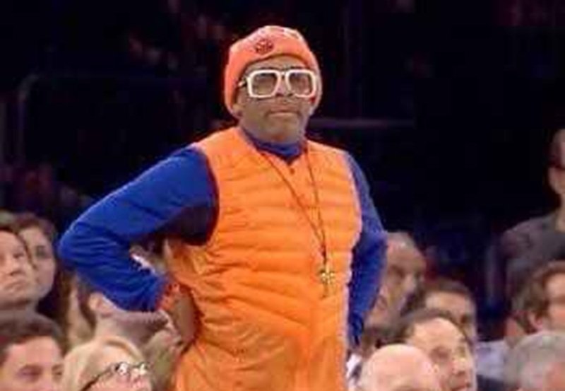 meme chống nạnh 9