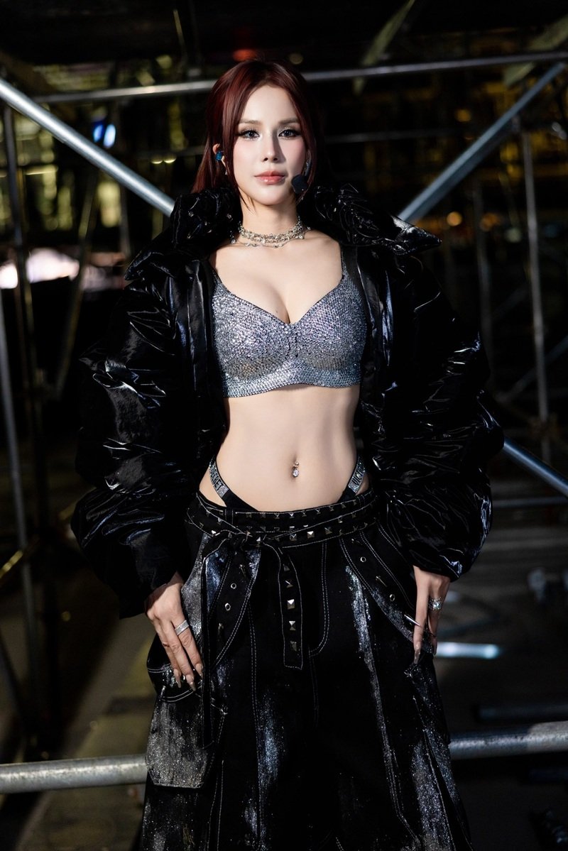 diệp lâm anh sexy​ 32