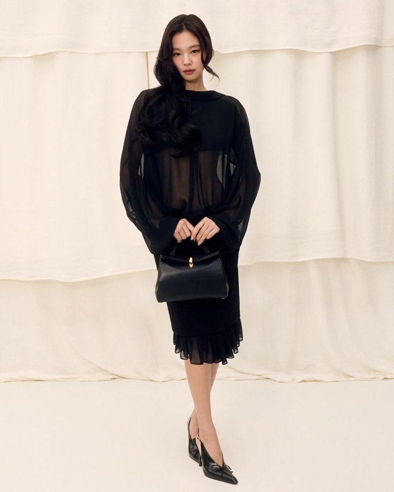 jennie sexy​​ 24