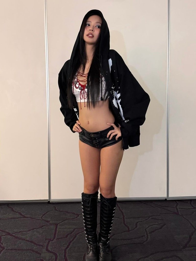 jennie sexy​​ 28