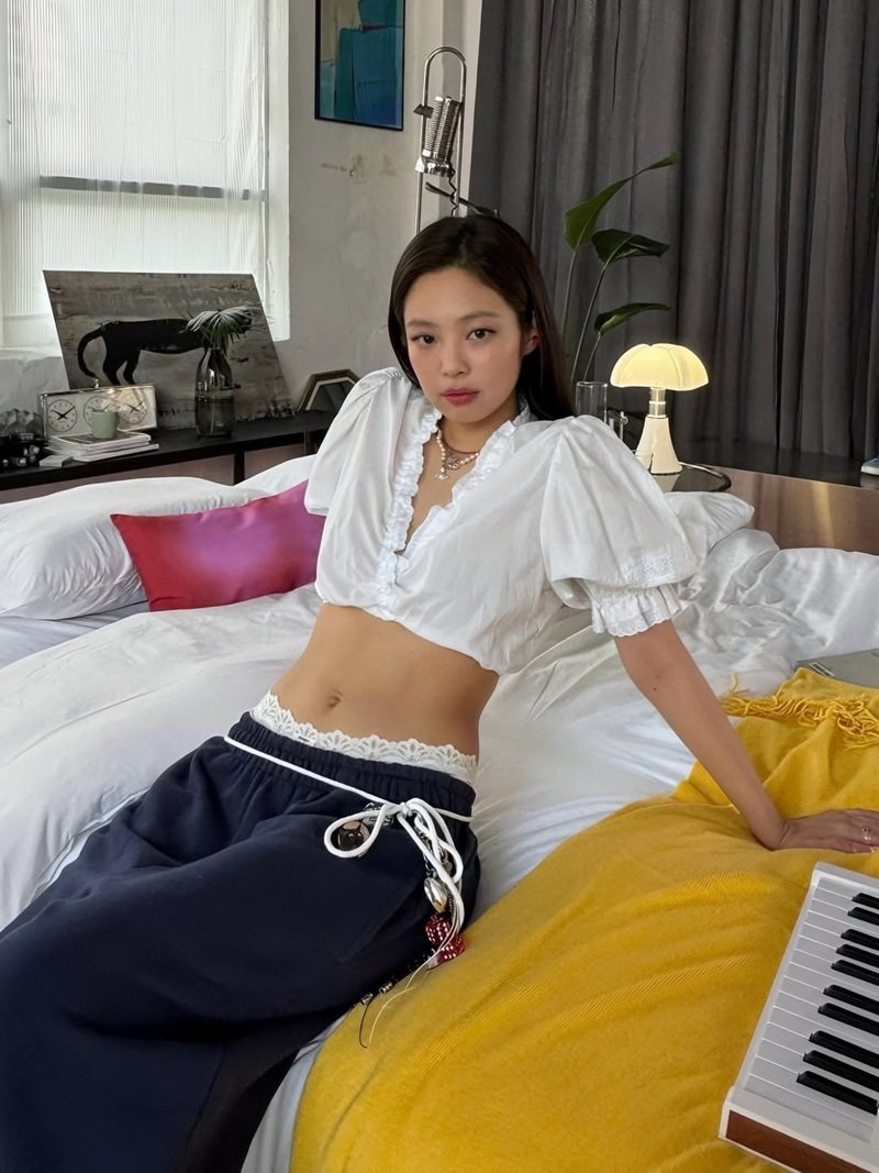 jennie sexy​​ 40