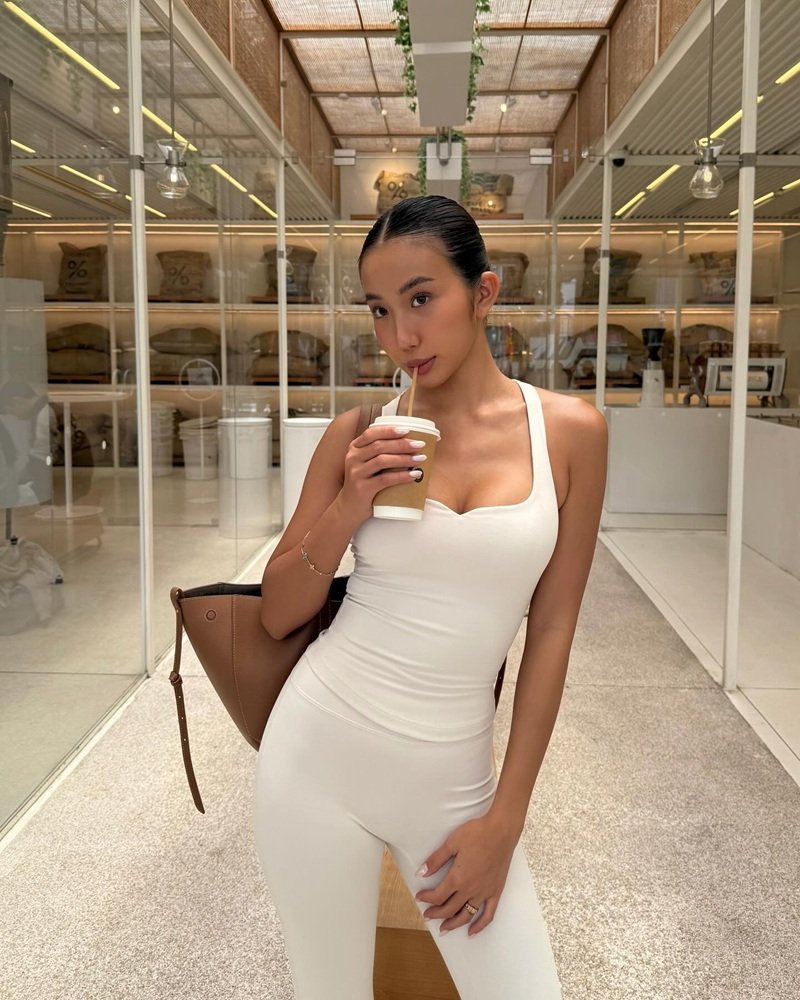 lê thị khánh huyền sexy 23