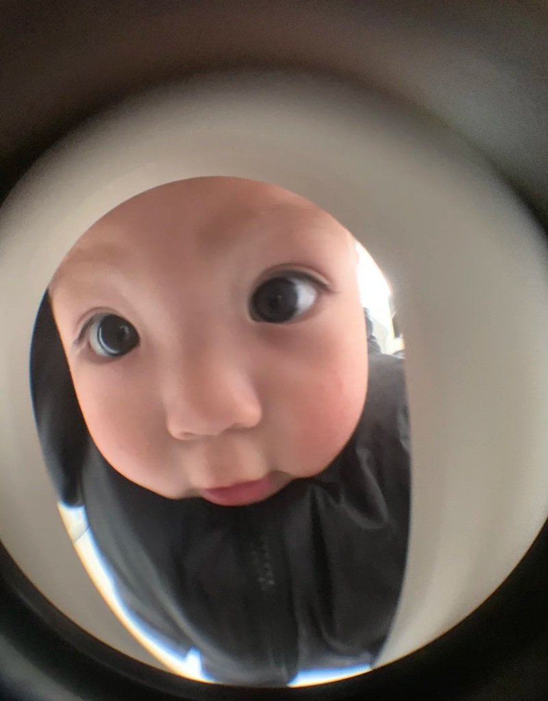 khoảnh khắc đáng yêu với meme em bé hài hước