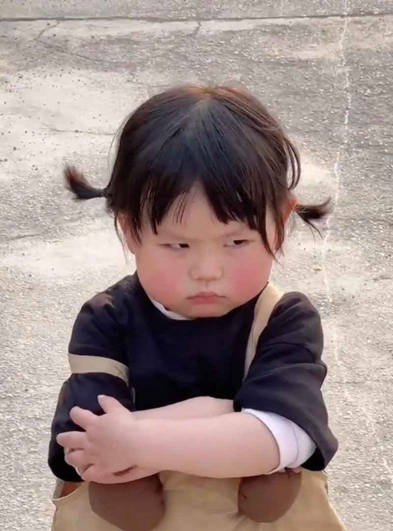 meme em bé mang phong cách dễ thương vui vẻ