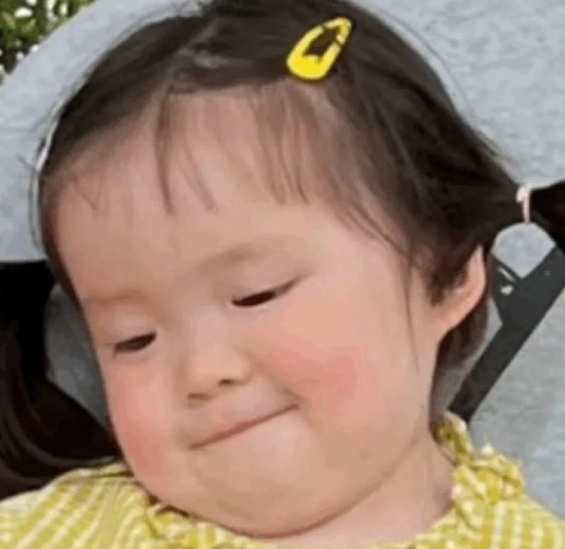 meme em bé cười vui nhộn lan truyền