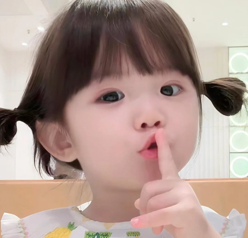 meme em bé hài hước lan tỏa sự vui vẻ