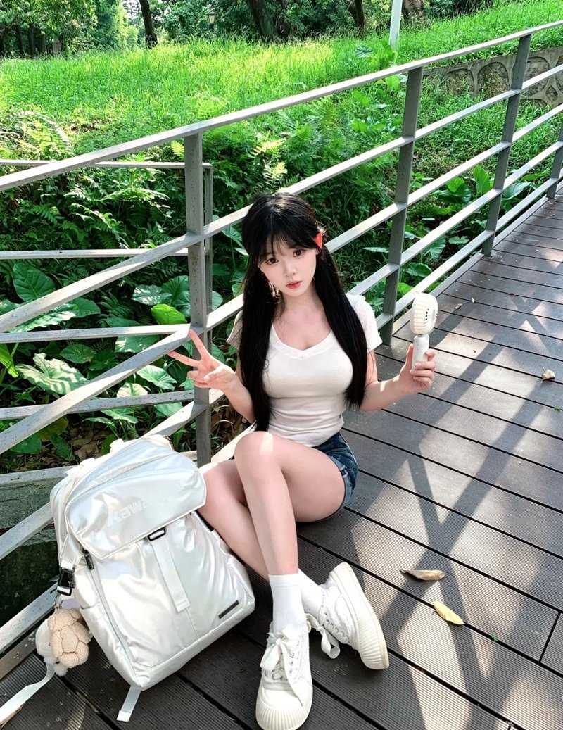 Ánh mắt mời gọi đầy dâm đãng, ảnh miku sexy nóng bỏng