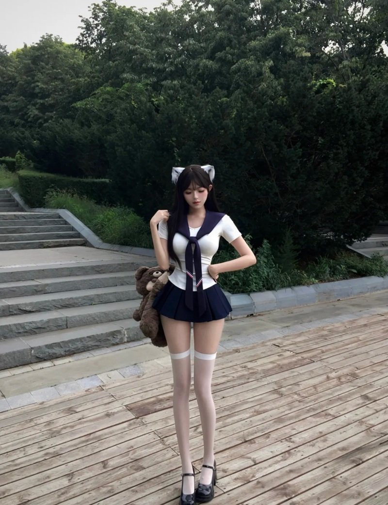 Cosplay chân dài trắng muốt, ảnh miku sexy gợi tình