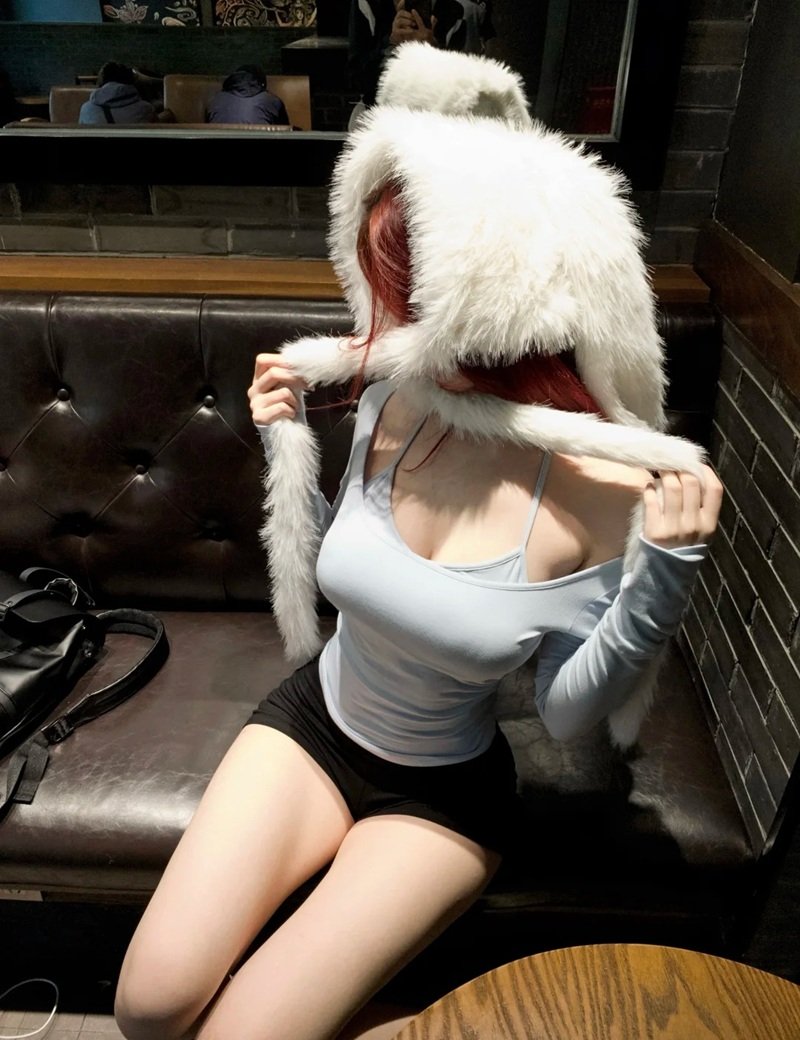 Ngực to tràn đầy áo, ảnh miku sexy nóng bỏng