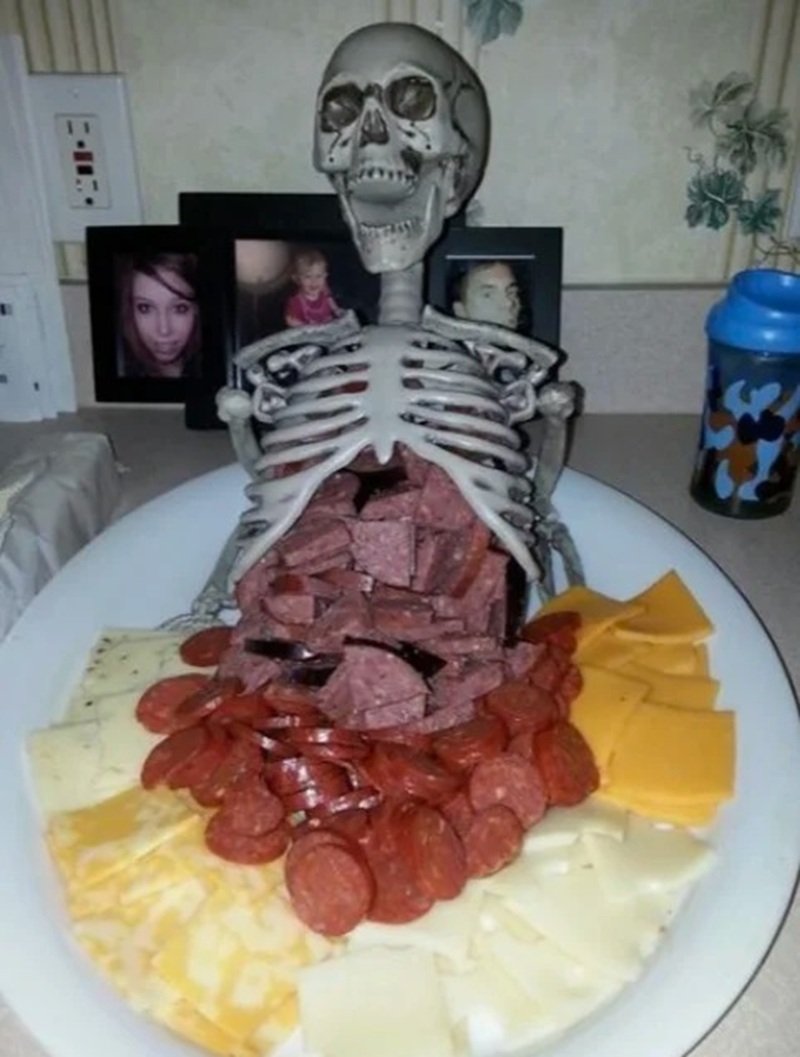 phong cách hài hước đen tối của skeleton meme