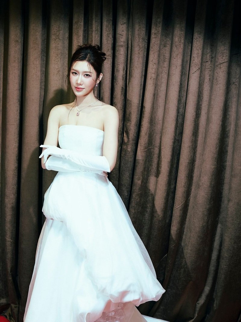 thuý ngân sexy​ 21