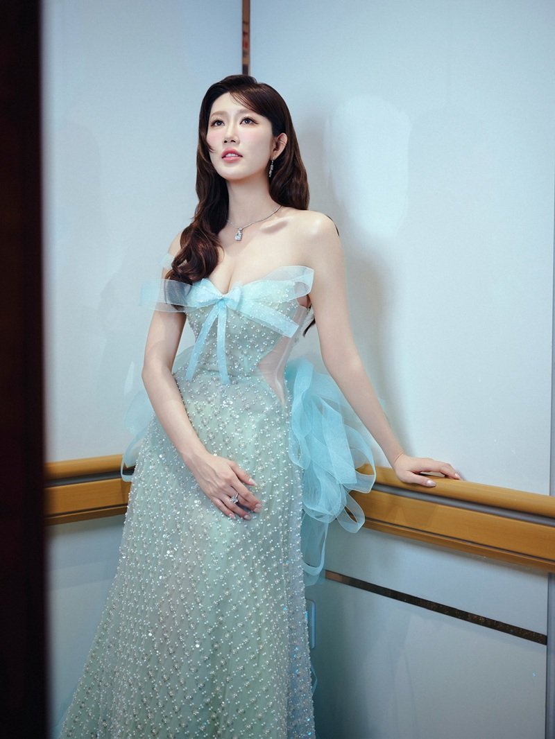 thuý ngân sexy​ 39