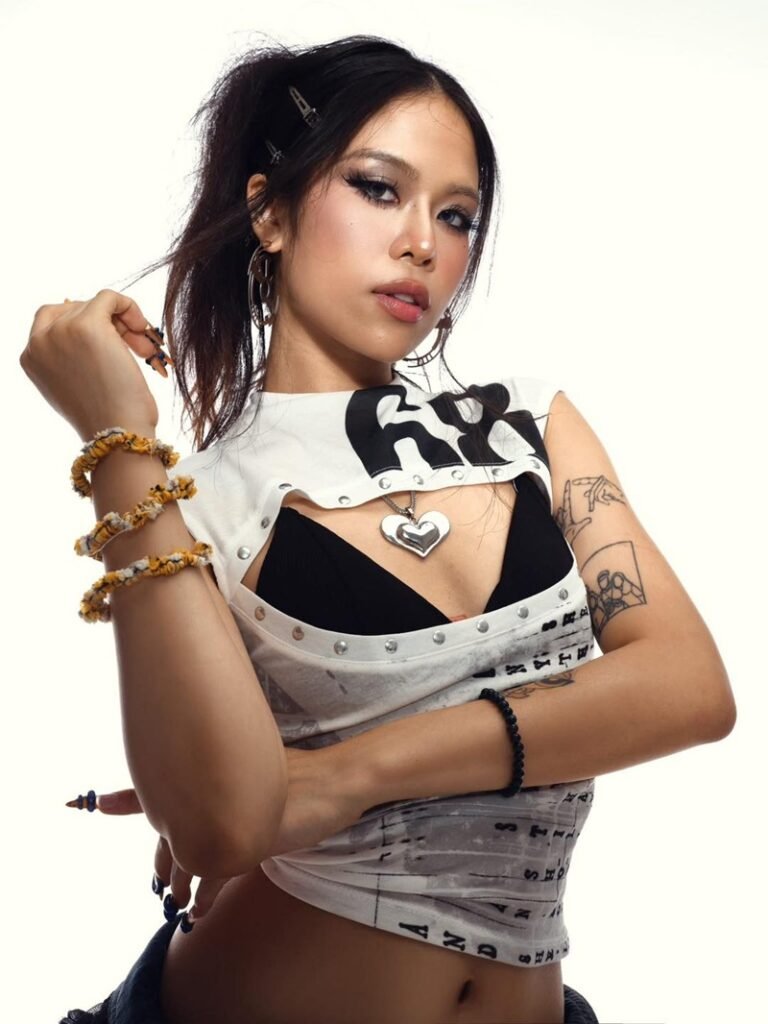 tlinh sexy​​ 22