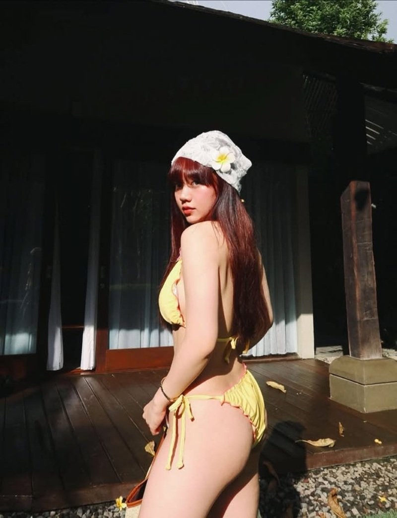 ảnh gái xinh hở hang 39