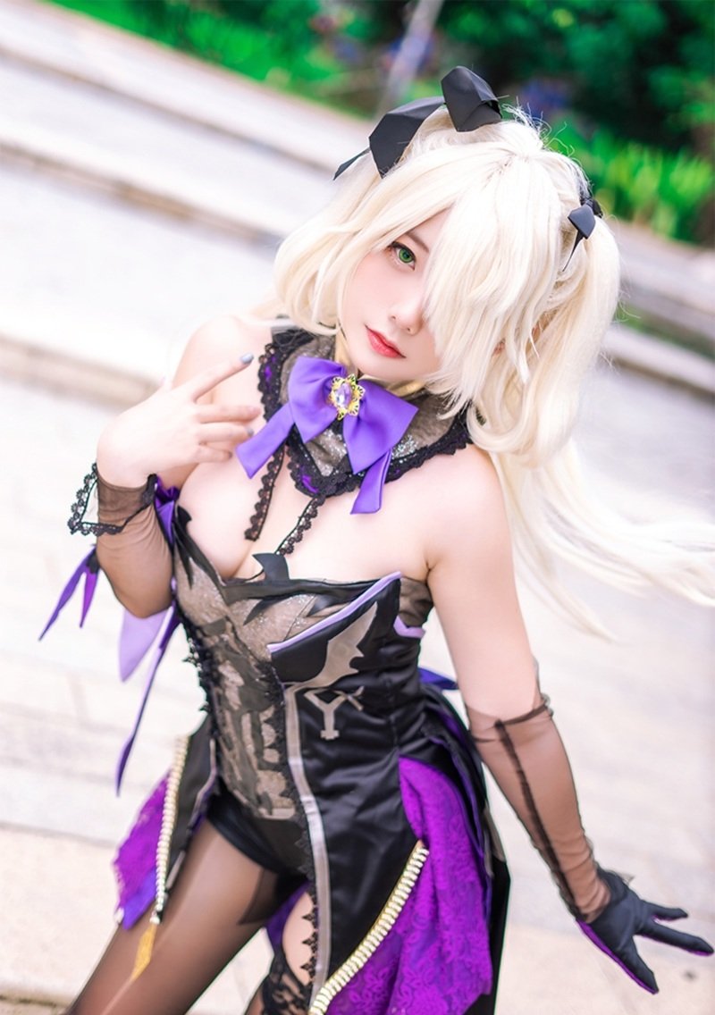 Ảnh ero cosplay nàng coser mặc đồ hở hang quyến rũ