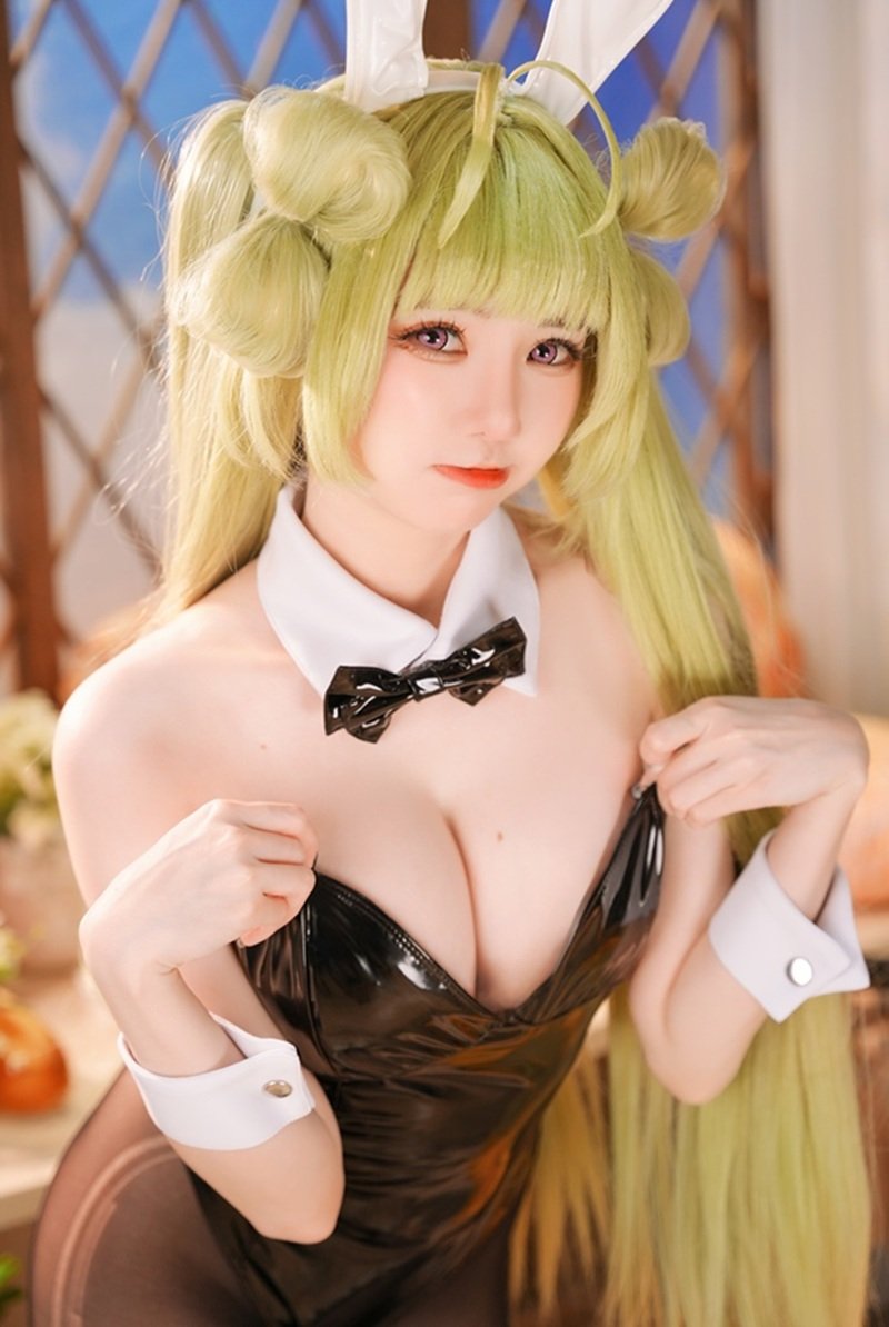 Cosplay ero hot girl lộ eo thon ngực nảy