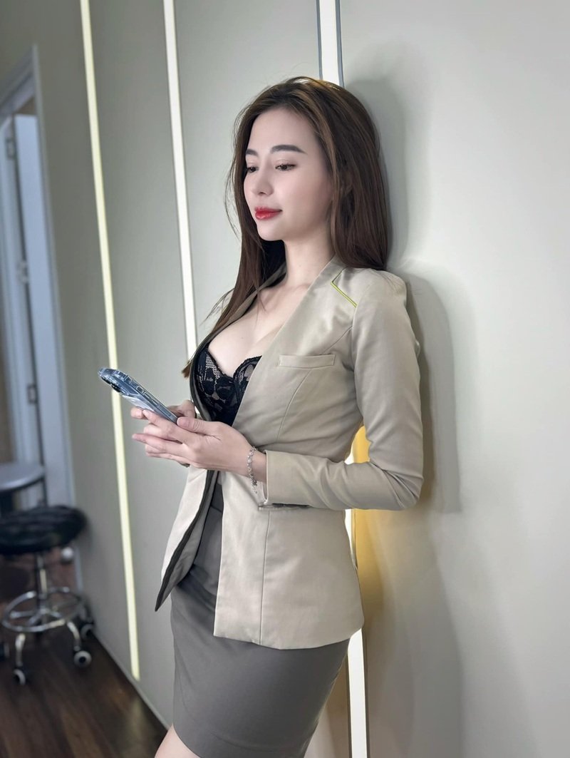 Gái xinh khoe hàng mông cong cực phẩm