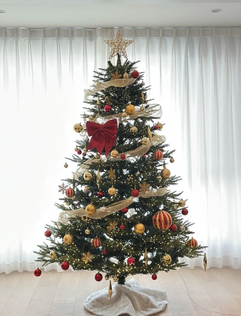 Trang trí cây thông noel đẹp đơn giản