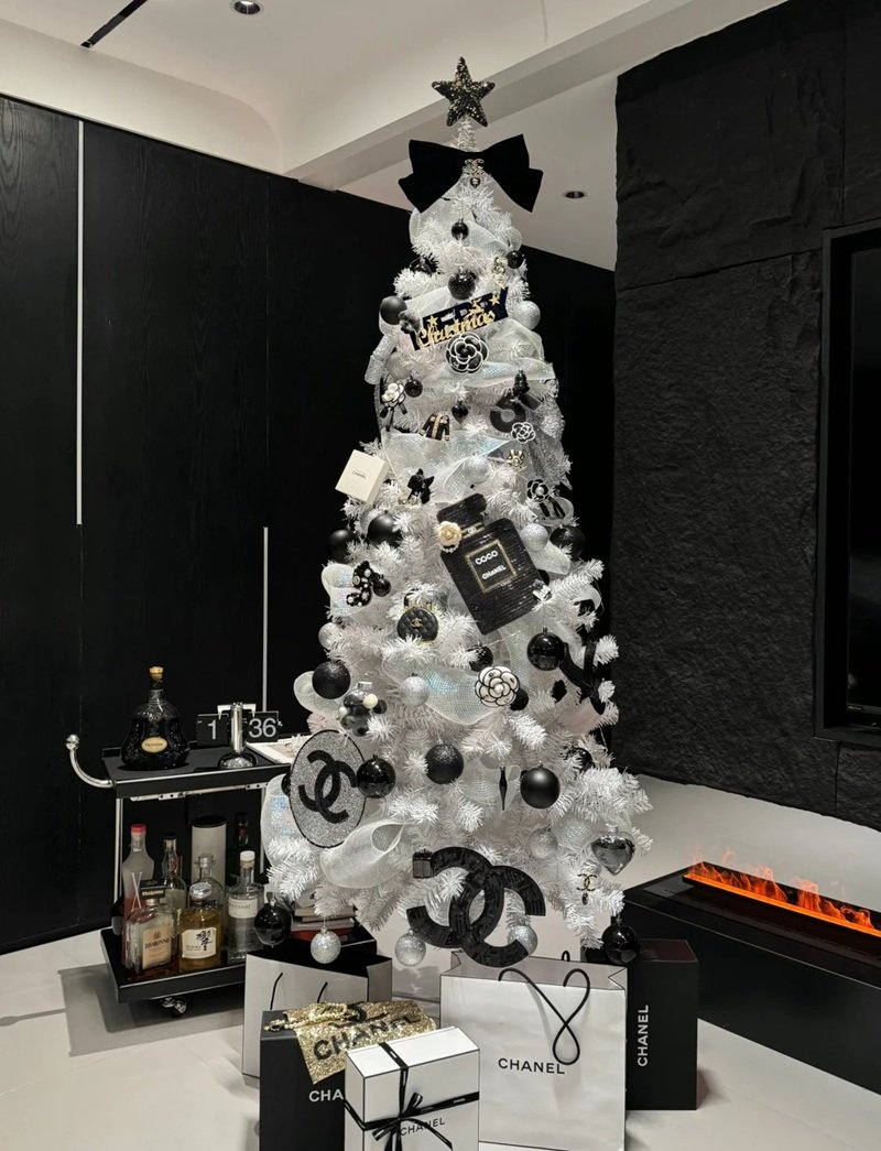 Trang trí cây thông noel đón giáng sinh