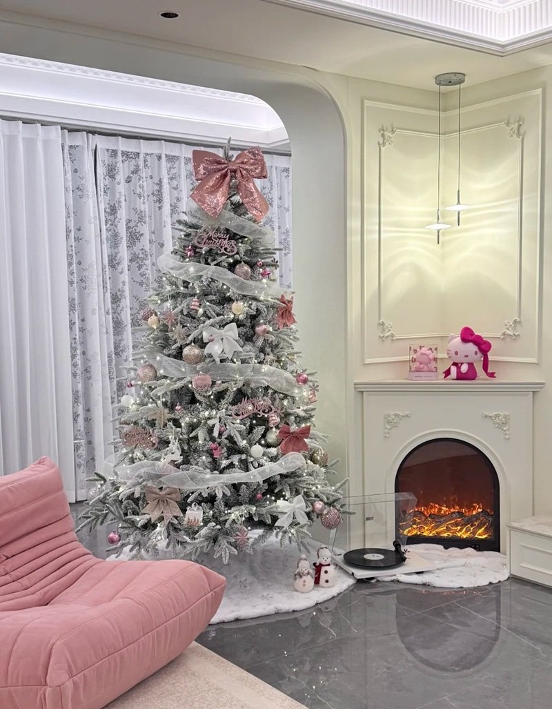 Trang trí cây thông noel phong cách tối giản