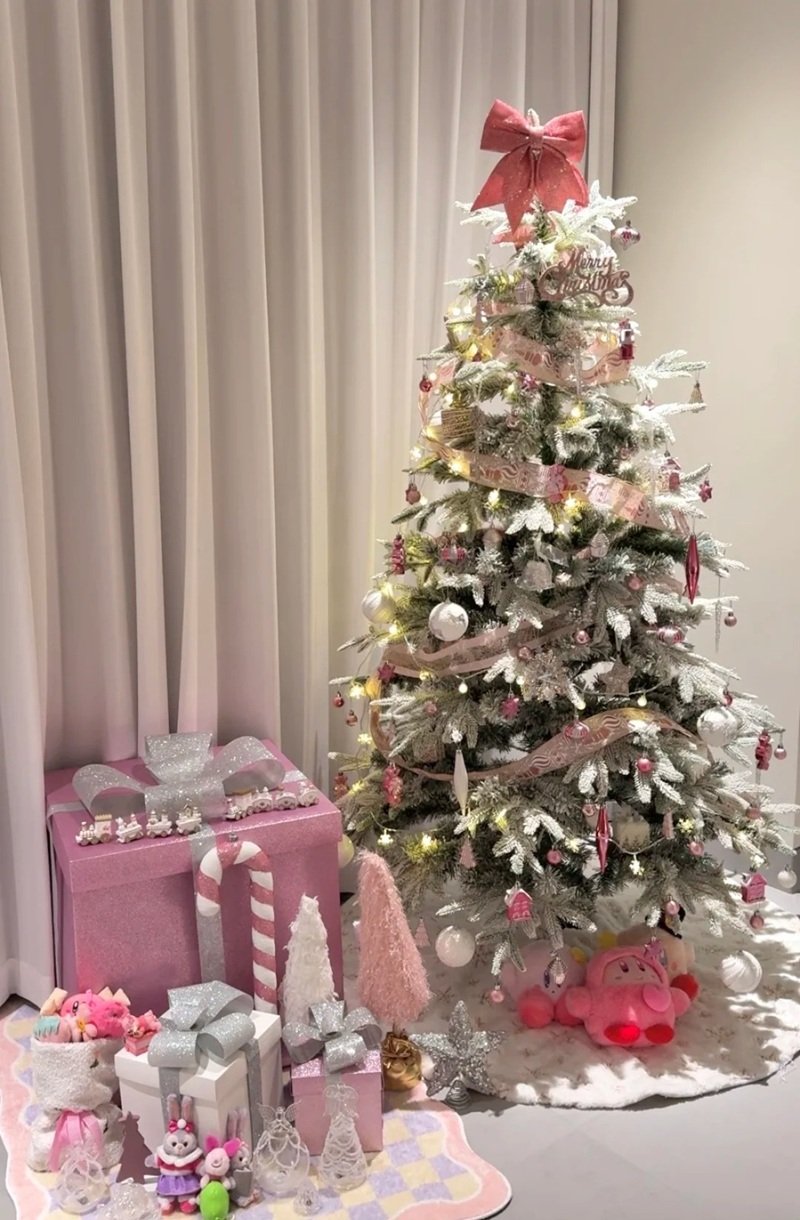 Trang trí cây thông noel phong cách hiện đại