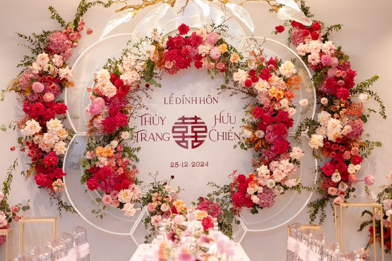 Backdrop trang trí gia tiên đẹp mắt
