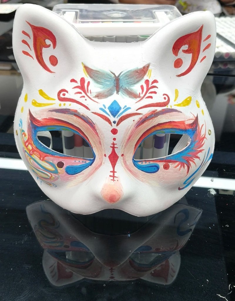 Trang trí mặt nạ Halloween sáng tạo