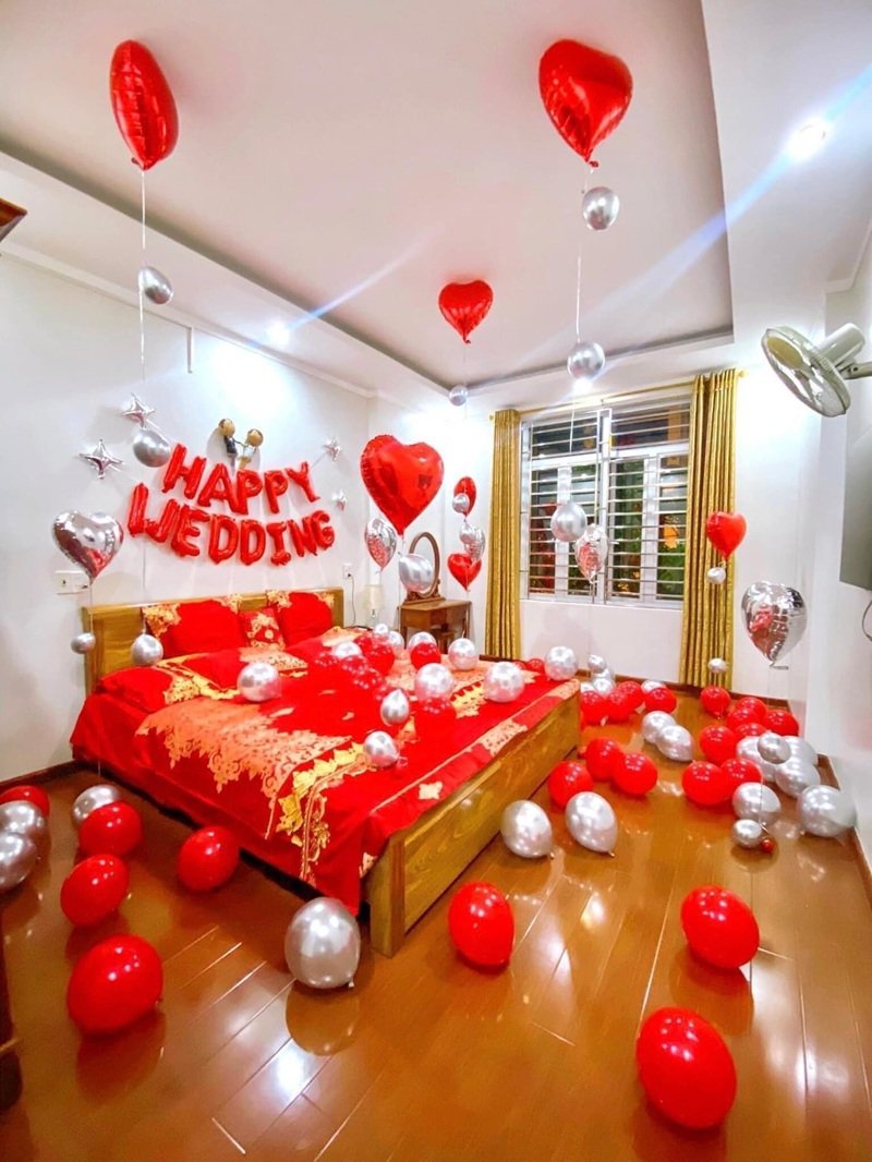 Trang trí phòng cưới hoa hồng lãng mạn