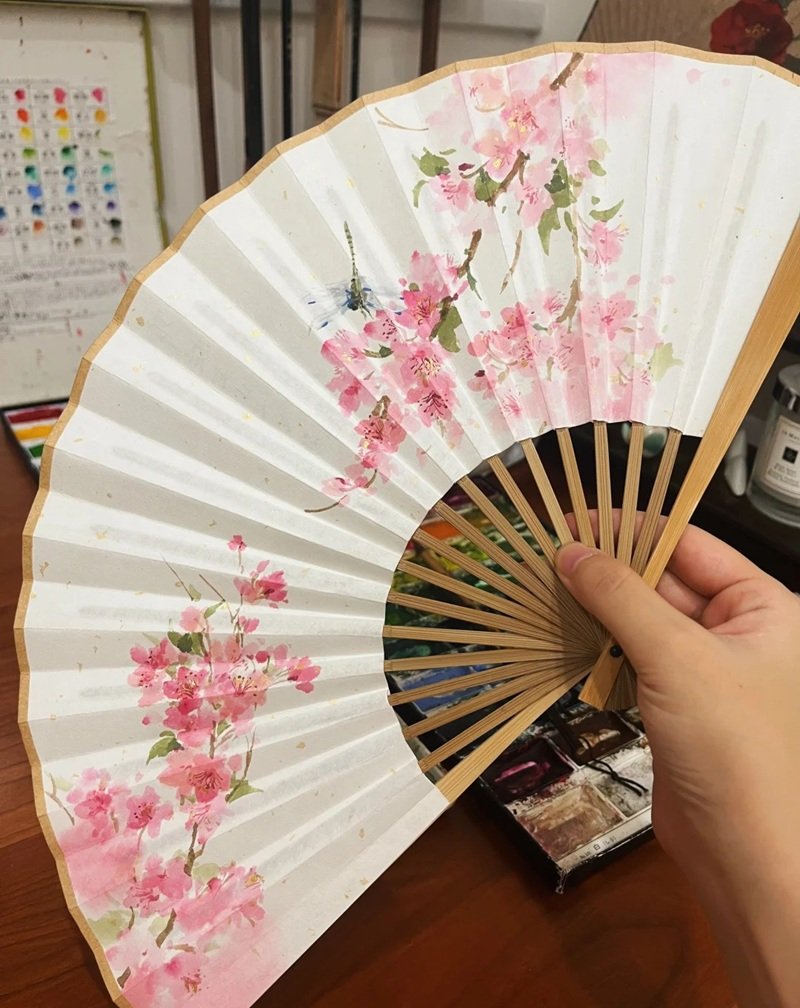 Trang trí quạt giấy đơn giản mà đẹp