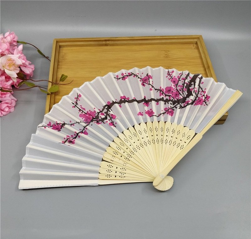 Quạt giấy xinh đẹp trang trí quạt giấy